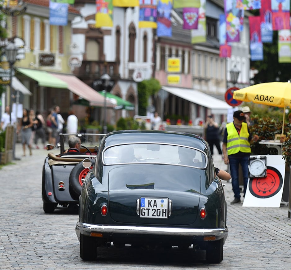 “古董汽车驾驶之旅”