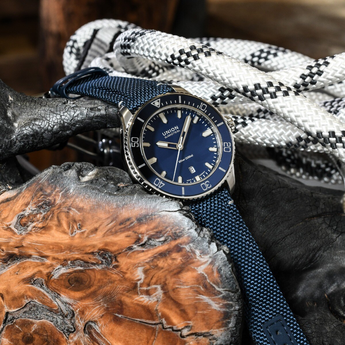 BELISAR 贝利士日历运动腕表 BELISAR 贝利士日历运动腕表