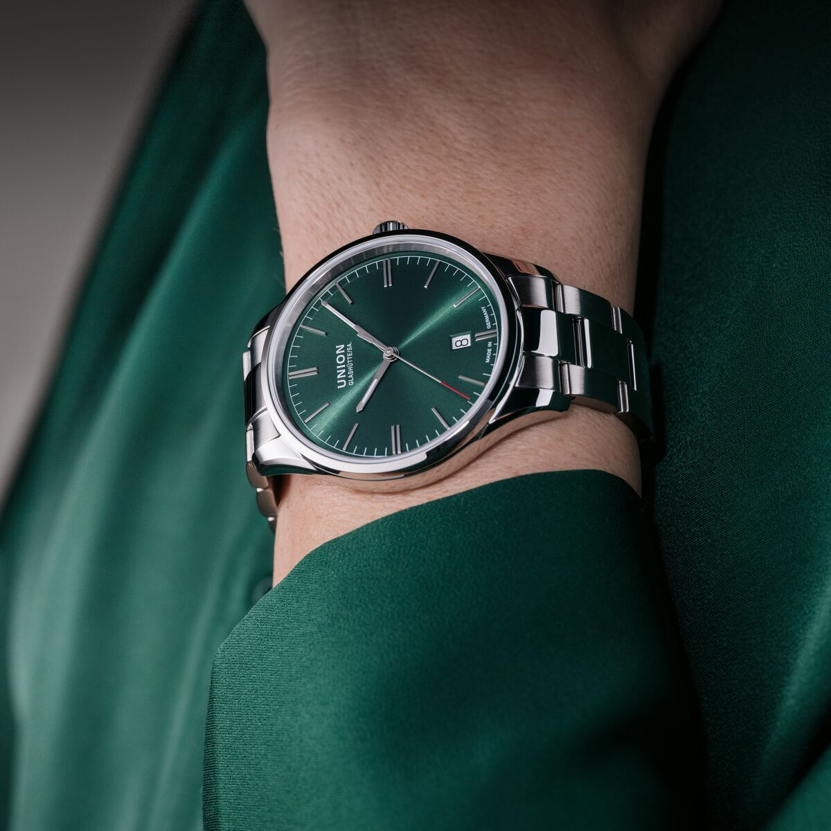 维罗系列日历腕表 39毫米 维罗系列日历腕表 39毫米